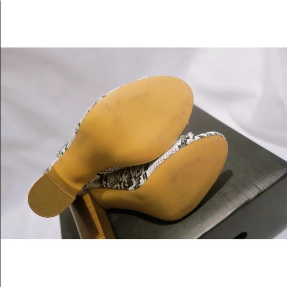 Fashion Nova heeled booties 7 - Picture 6 of 9